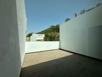 CASA EN VENTA EN BOSQUES DE LAS MISIONES  CARRETERA NACIONAL SANTI