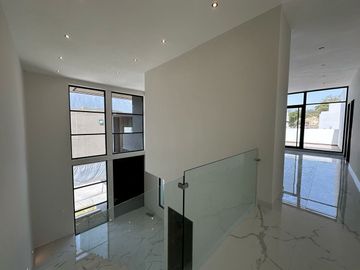 CASA EN VENTA EN BOSQUES DE LAS MISIONES  CARRETERA NACIONAL SANTI
