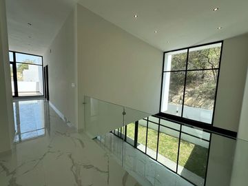 CASA EN VENTA EN BOSQUES DE LAS MISIONES  CARRETERA NACIONAL SANTI