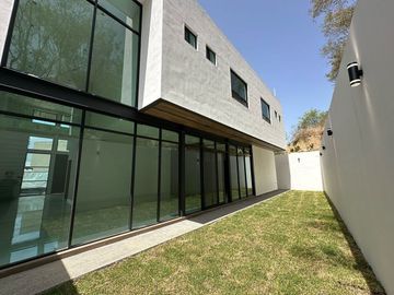 CASA EN VENTA EN BOSQUES DE LAS MISIONES  CARRETERA NACIONAL SANTI