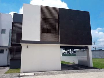 Casa en Venta en Metepec con Roof Garden a 2 min de Av Las Torres