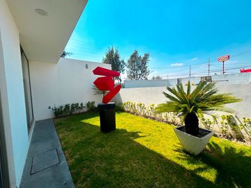 Casa en Venta en Metepec con Roof Garden a 2 min de Av Las Torres