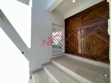 CASA EN VENTA EN LOMA LINDA