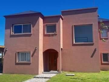 Casa en Venta frente a la plaza de juegos, 3 dormitorios. Barrio Cerrado San Matias, Escobar