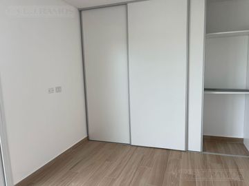 Casa en Venta a la Laguna Excelente orientacion y gran espejo de agua PG