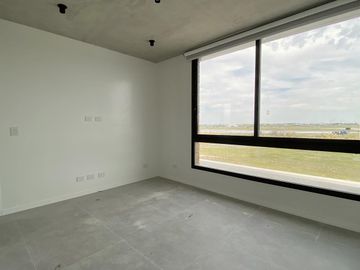 Venta/Permuta Casa 4 Dormitorios Vida Club de Campo. Funes