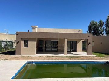 Casa en Venta con Pileta, 3 dormitorios y Escritorio. Barrio Cerrado San Matias, Escobar
