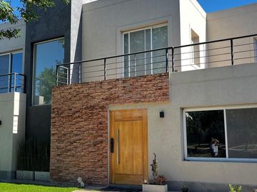 Casa  en Venta ubicado en Santa Guadalupe, Pilar, G.B.A. Zona Norte