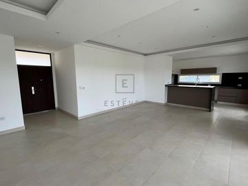 Casa en venta a la Cancha de Golf sobre la Herradura. El Canton. Escobar