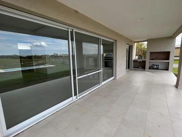 Casa en venta a la Cancha de Golf sobre la Herradura. El Canton. Escobar