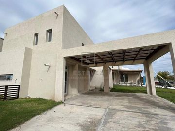 Casa en venta a la Cancha de Golf sobre la Herradura. El Canton. Escobar