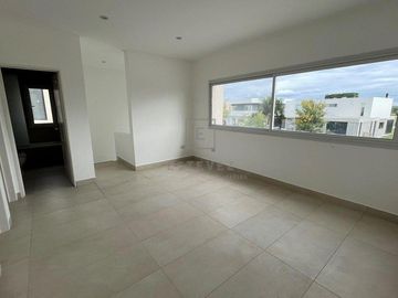 Casa en venta a la Cancha de Golf sobre la Herradura. El Canton. Escobar