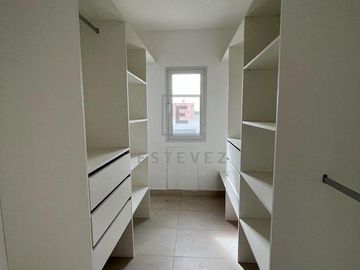 Casa en venta a la Cancha de Golf sobre la Herradura. El Canton. Escobar
