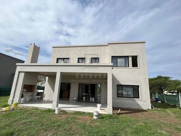 Casa en venta a la Cancha de Golf sobre la Herradura. El Canton. Escobar