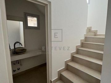 Casa en venta a la Cancha de Golf sobre la Herradura. El Canton. Escobar