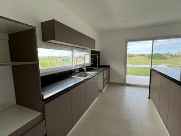 Casa en venta a la Cancha de Golf sobre la Herradura. El Canton. Escobar