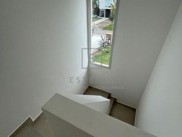 Casa en venta a la Cancha de Golf sobre la Herradura. El Canton. Escobar