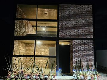 Casa n Fraccionamiento en Jardines de Zoquipa, Cuernavaca, Morelos CAEN-1108-Fr*
