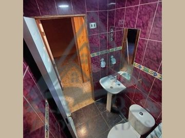 Oportunidad casa + almacén en venta 70 M Litoral Central, San Sebastián. Excelente ubicación, rol propio + patente comercial.