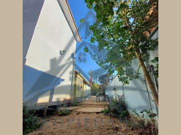 Oportunidad casa + almacén en venta 70 M Litoral Central, San Sebastián. Excelente ubicación, rol propio + patente comercial.