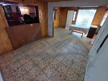 Oportunidad casa + almacén en venta 70 M Litoral Central, San Sebastián. Excelente ubicación, rol propio + patente comercial.