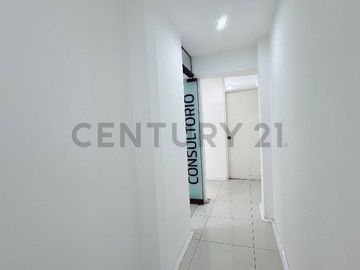 ALQUILER DE CONSULTORIO MÉDICO / OFICINA EN ZONA ESTRATÉGICA