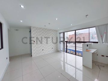 ALQUILER DE CONSULTORIO MÉDICO / OFICINA EN ZONA ESTRATÉGICA