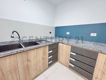 ALQUILER DE CONSULTORIO MÉDICO / OFICINA EN ZONA ESTRATÉGICA