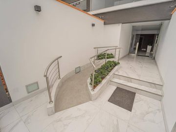 Departamento en venta de 3 dormitorios c/ cochera en San Borja