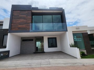 Casa en Venta en LOMALTA TRES MARÍAS con casa Club