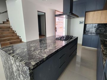 Casa en Venta en LOMALTA TRES MARÍAS con casa Club
