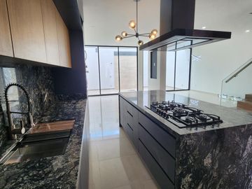 Casa en Venta en LOMALTA TRES MARÍAS con casa Club