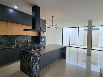 Casa en Venta en LOMALTA TRES MARÍAS con casa Club