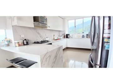 Excelente ubicación del Tesoro, piso muy alto y vista panorámica