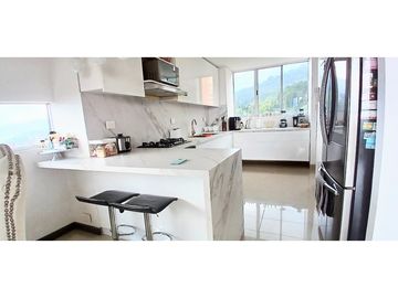 Excelente ubicación del Tesoro, piso muy alto y vista panorámica