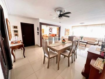 Se vende amplio apartamento en Riomar