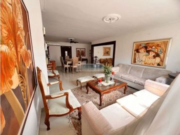Se vende amplio apartamento en Riomar