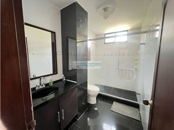Se vende amplio apartamento en Riomar