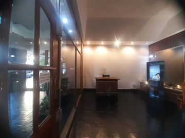 Alquila depto 3 y medio amb. luminoso piso alto