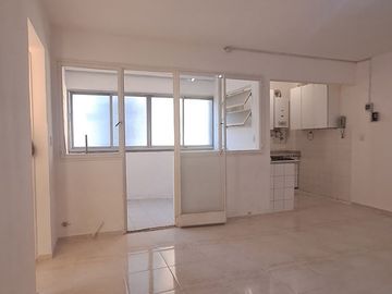 Alquila depto 3 y medio amb. luminoso piso alto