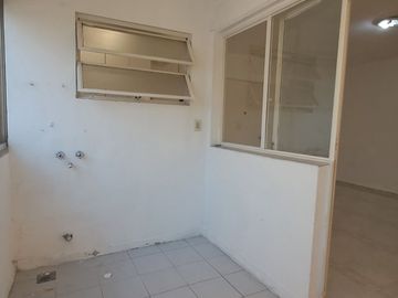 Alquila depto 3 y medio amb. luminoso piso alto