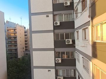 Alquila depto 3 y medio amb. luminoso piso alto