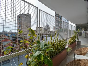 APTO CRÉDITO! Cómodo y amplio 4 ambientes con escritorio en Caballito.