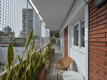 APTO CRÉDITO! Cómodo y amplio 4 ambientes con escritorio en Caballito.