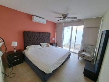 Venta casa con 4 recámaras y paneles solares en Las Américas II, Mérida Yucatán.