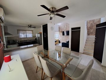 Venta casa con 4 recámaras y paneles solares en Las Américas II, Mérida Yucatán.
