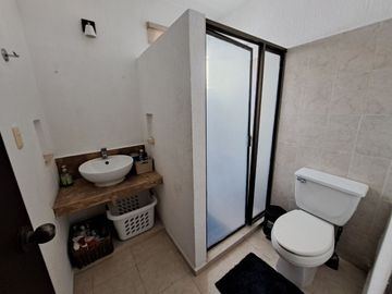Venta casa con 4 recámaras y paneles solares en Las Américas II, Mérida Yucatán.