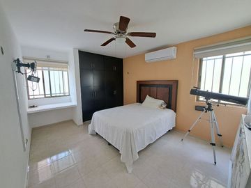 Venta casa con 4 recámaras y paneles solares en Las Américas II, Mérida Yucatán.