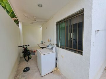 Venta casa con 4 recámaras y paneles solares en Las Américas II, Mérida Yucatán.