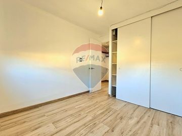 RENOVADA Y AMPLIA CASA DE 4 DORMITORIOS Y PATIO